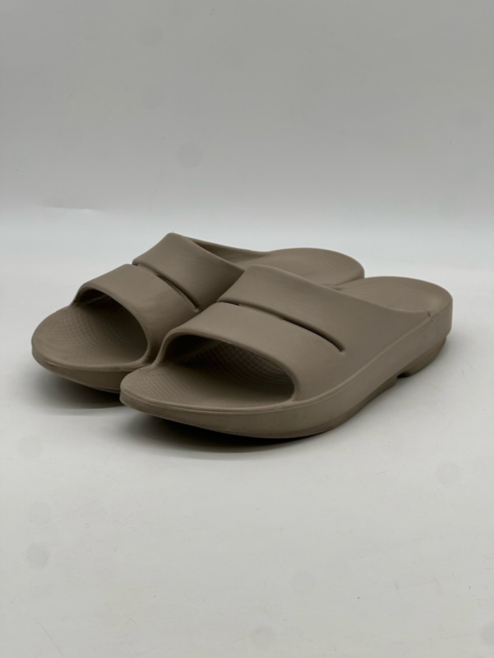 OOFOS Sandals. Size 9 - Picture 4 of 9